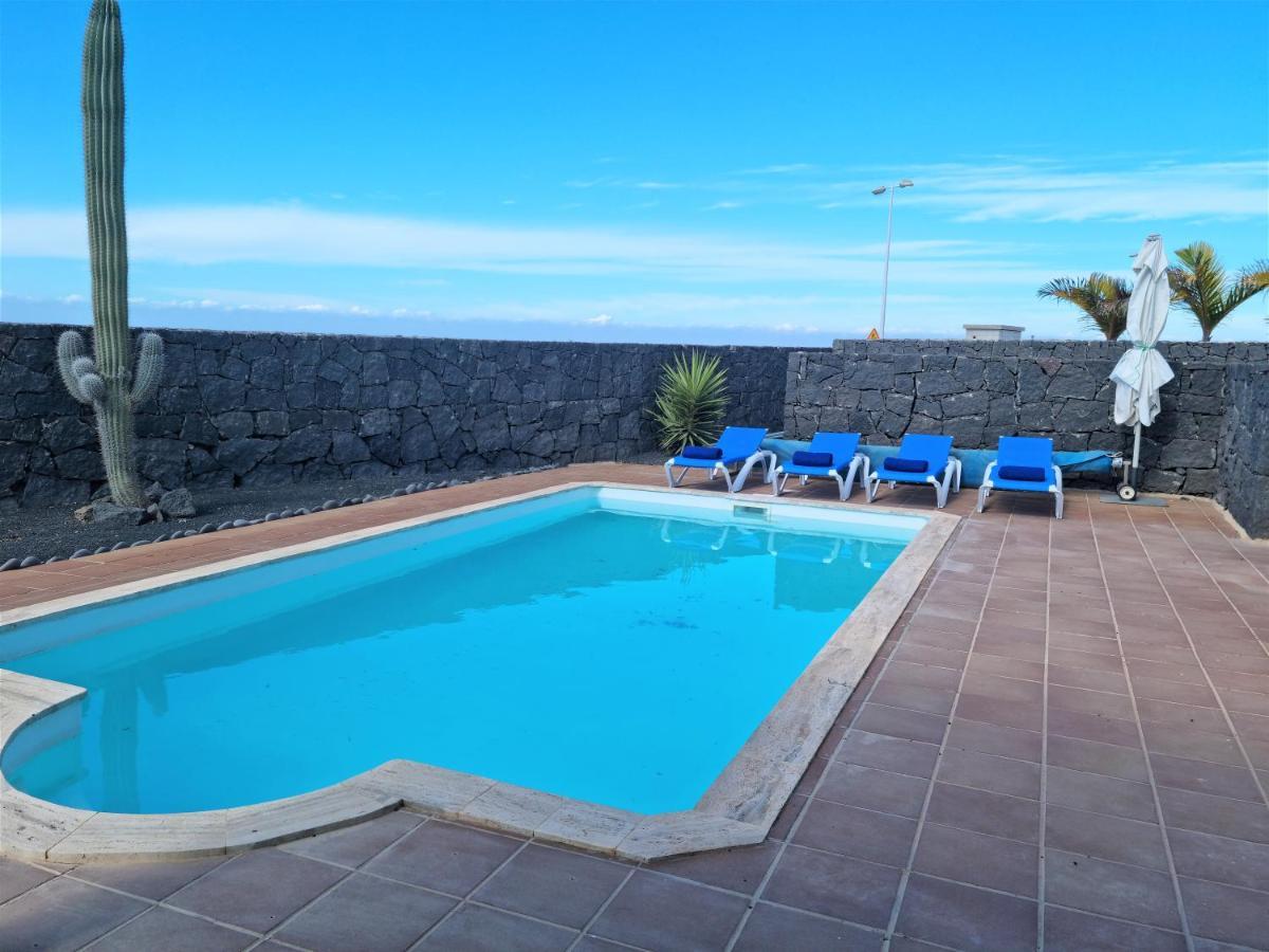 Villa Ana Playa Blanca  Exteriör bild